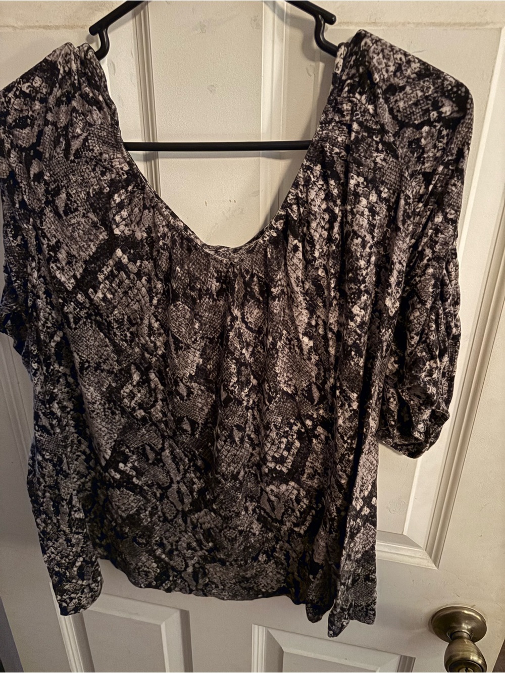 Women's Black & Gray Snake Print Blouse Jennifer Lopez